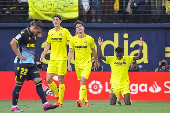 Jackson celebra uno de los goles que ha marcado en el primer tiempo ante el Cádiz.
