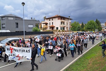 Martutene eta Txomin Eneako bizilagunen manifestazioa, ostegun arratsaldean.