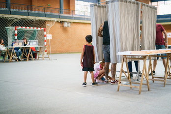 Colegio electoral en el barrio de Judimendi.