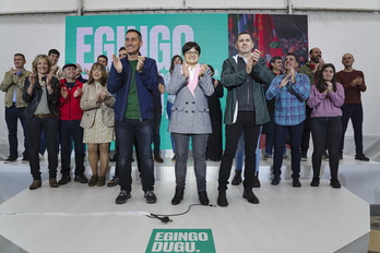 Iker Casanova, María del Río y Arnaldo Otegi, en un mitin durante la campaña. 