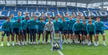 Los jugadores realistas despedirán al final del partido a Asier Illarramendi. 