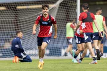 Un Abde muy sonriente en la última sesión previa al partido. Del rendimiento del internacional marroquí pueden depender gran parte de las opciones de Osasuna.