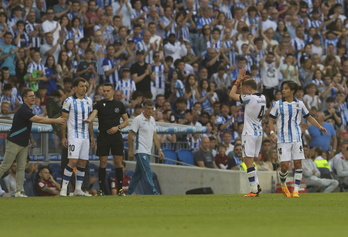 Asier Illarramendi agradece la ovación de Anoeta al ser sustituido en su último partido como realista.