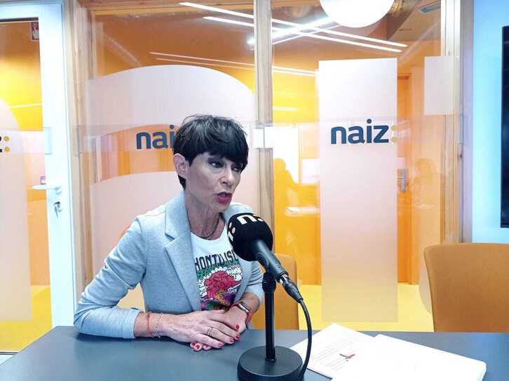 Maddalen Iriarte NAIZ irratiako estudioetan