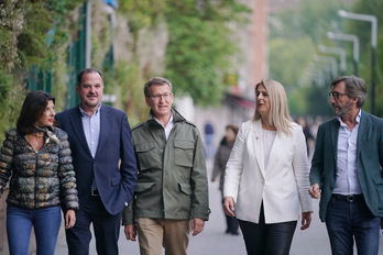 Iñaki Oyarzábal, a la derecha, junto a Carlos Iturgaiz y Alberto Núñez Feijóo, entre otros, en un acto en Gasteiz.