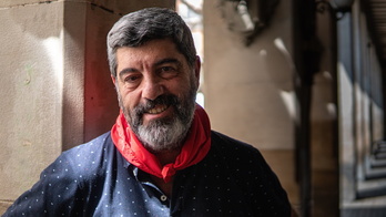 Fernando Hualde atesora infinidad de anécdotas sanfermineras tras ser recepcionista del Hotel La Perla durante 45 años.