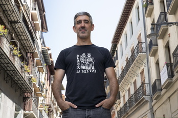 Enaut Andueza, Iruñeko Braulia erraldoia dantzatzen duen burlatarra.