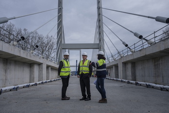 Imagen del consejero Arriola en las obras del TAV a su paso por Hernani.