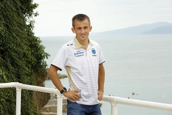 Unax Eizagirre Getariako patroia bere herrian. 