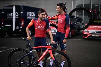 Jonathan Castroviejo, junto a Omar Fraile antes de un inicio de Tour especial para los dos.