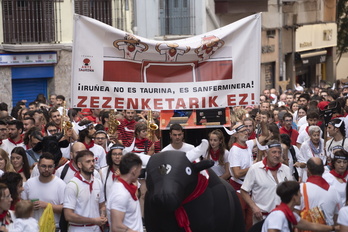 Iruñea Antitaurinoa kolektiboaren kalejira.