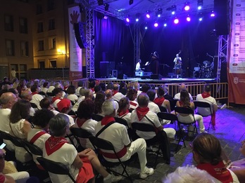 Actuación de Sara Dowlin Quartet en la Plaza de la Compañía.