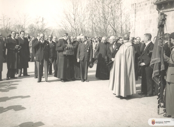 Vallat, a la izquierda, con su parche en el ojo y su bastón. El otro tuerto es Jouart, francés mutilado por un bombardeo en Madrid