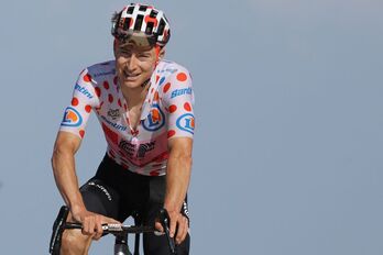 Neilson Powless reforzó su maillot de la montaña en el Puy de Dôme, donde acabó sexto.