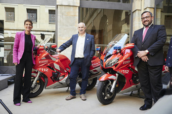 María Chivite, José María Aierdi y Javier Remírez, en el acto de traspaso de la competencia de Tráfico.