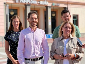 Acto del PP ante la estación del tren de Iruñea. 