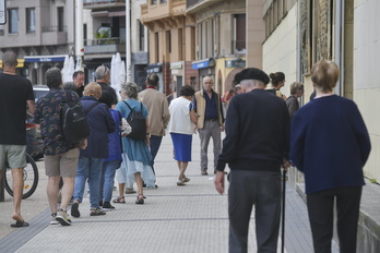 Adineko jendea hurbildu da gehienbat hautes-lekuetara lehen orduan, Donostian behintzat. Irudia Groseko Xabier Zubiri ikastetxekoa da.