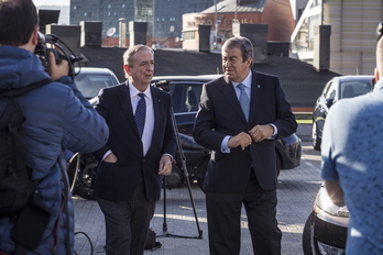 Iñaki Anasasgasti junto a  Francisco Alvarez Casco en 2019, el velatorio por Xabier Arzalluz.