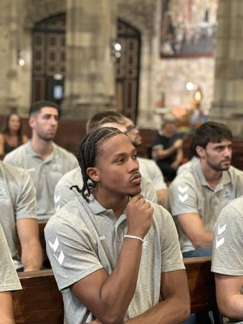 Melwin Pantzar Bilbao Basketeko jokalaria, Begoñako basilikan.