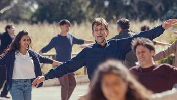 Fotograma de ‘El sol del futuro’.