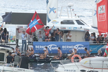 Gorka Aranberri Bermeoko Ikurrineko garaipena gogotik ospatzen. 