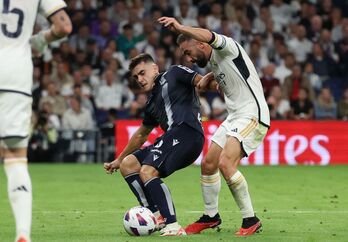 Ander Barrenetxea, que pelea con Carvajal, lo ha superado en el gol que ha marcado en el inicio del partido.