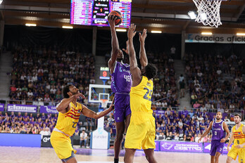 El baskonista cedido Ousmane Ndiaye, uno de los destacados de Zunder Palencia ante el Barça.