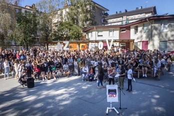 Presentación multitudinaria del acuerdo social, este sábado por la mañana en Hernani.