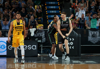 De Ridder estalla tras una gran acción. La regularidad tinerfeña ha pesado más que los latigazos bilbainos.