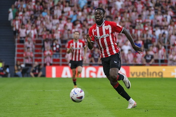 Iñaki Williams, baloiaren atzetik, San Mamesen. 