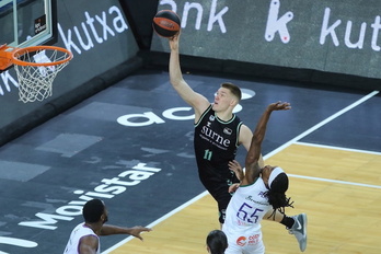 En imagen, un De Ridder que no ha logrado anotar, porque Bilbao Basket no ha tenido tiros sencillos ante Unicaja.