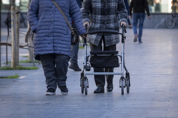 La mayoría de las personas que trabajan cuidando en régimen interno son mujeres de Latinoamérica. 