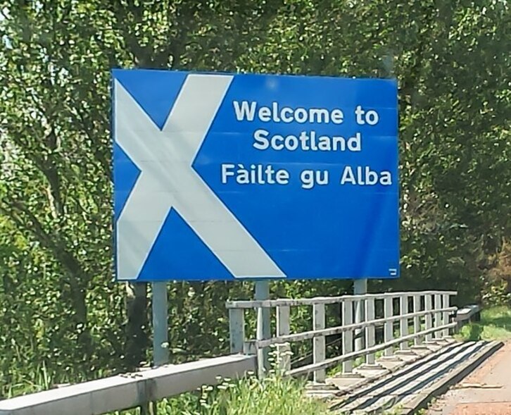 Karteletan agertzea ohikoa den arren, nekez entzun daiteke eskoziar gaelikoa kaleetan.