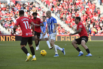 Está por ver si Guridi retrasa su posición al doble pivote o se mantiene como enganche.