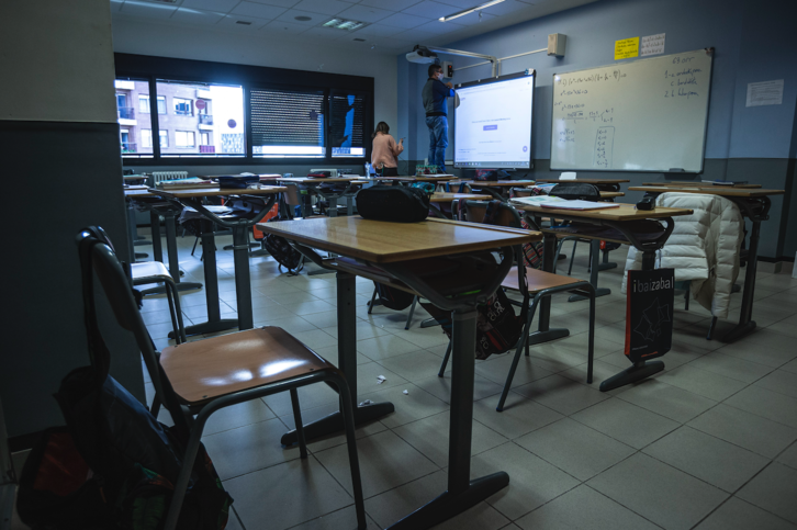 Bilboko Karmelo Ikastolako ikasgela bat, artxibo irudi batean.