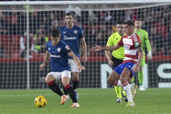 Galarreta ha marcado el gol del empate del Granada en propia puerta.