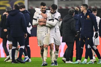 Merino, que evitó perderse la ida de octavos, y Le Normand, en la celebración final.