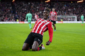 Un exhultante Nico Williams celebra el golazo que ha marcado en el 64.