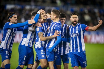 Tenaglia ha repetido en el eje de la defensa del Alavés.