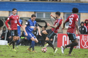 Amorebieta y Celta han disputado un partido entretenido en un campo de Urritxe embarrado.