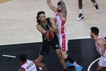 Sacha Killeya-Jones ha terminado con 19 puntos.