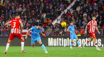 Raul Garcia bigarren zatian zelairatu zuen Valverdek Almeriaren aurka.