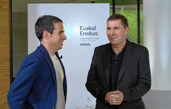 El ahora candidato a lehendakari de EH Bildu, Pello Otxandiano, y el coordinador general de EH Bildu, Arnaldo Otegi.