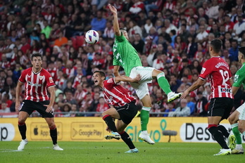 El Athletic se impuso al Betis en San Mamés en la primera vuelta.