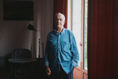 Antoine Mesnier, fotografiado en su casa-refugio, en Baigorri.