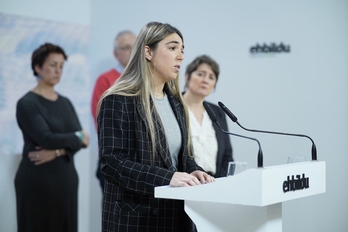 Edurne Benito, candidata por Bizkaia, ha expuesto los problemas de la juventud para acceder a una vivienda.