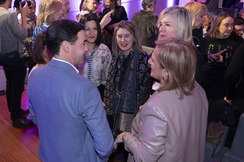 Pradales, junto con varias dirigentes del PNV en el acto de reconocimiento a la mujer.