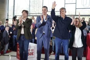 Andueza, Sánchez, Zapatero y Campelo, en el acto de esta mañana en Bilbo.