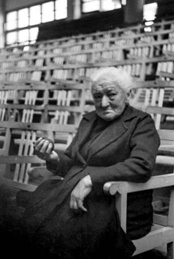 Josefa Albisu, 1938an egin zioten omenaldi batean.