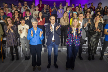 Las tres cabezas de lista de EH Bildu, Ima Garrastatxu, Pello Otxandiano y Nerea Kortajarena, en un acto en Gasteiz.